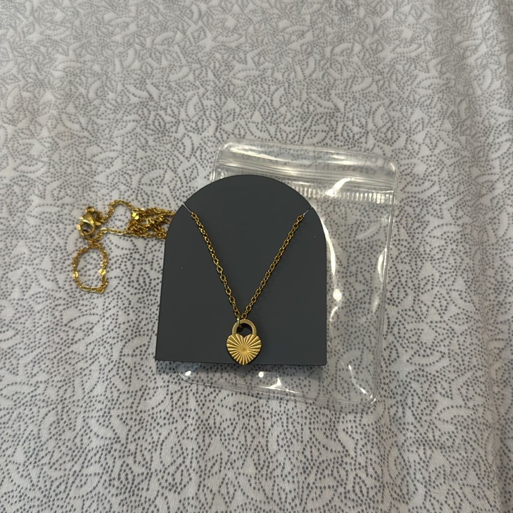 Gold Fashion Jewelry Heart Pendant Necklace - Picture 2 of 4